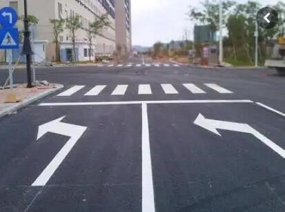 蘇州小區(qū)道路劃線找誰？選擇飛揚市政道路劃線單位